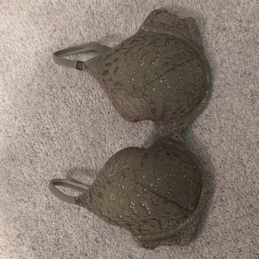Victoria's secret, green lace bra , 34C